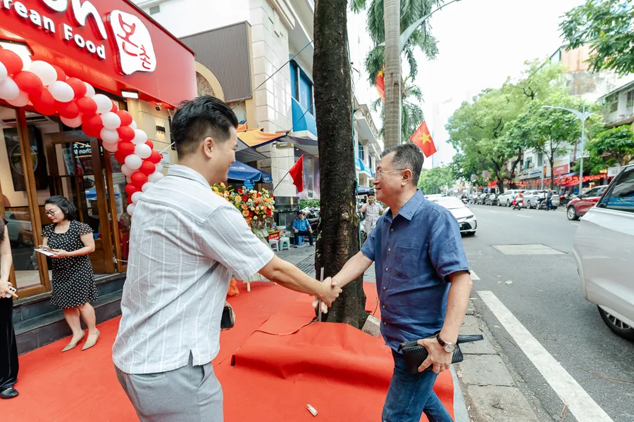 Khai Trương Bonchon — Hoạt động — Media WinWin