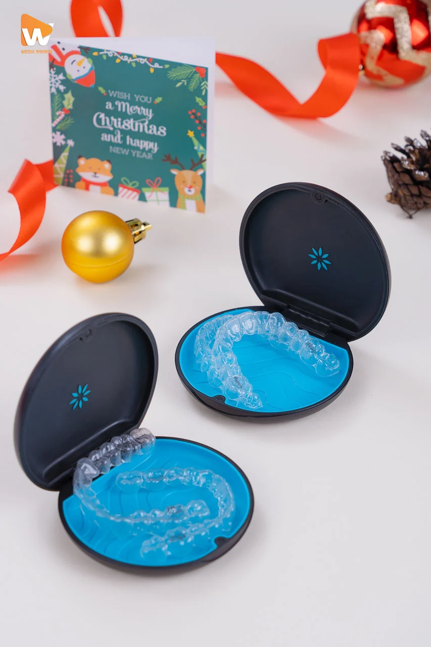 Chụp Ảnh Sản Phẩm Răng Miệng Invisalign — Concept — Media WinWin