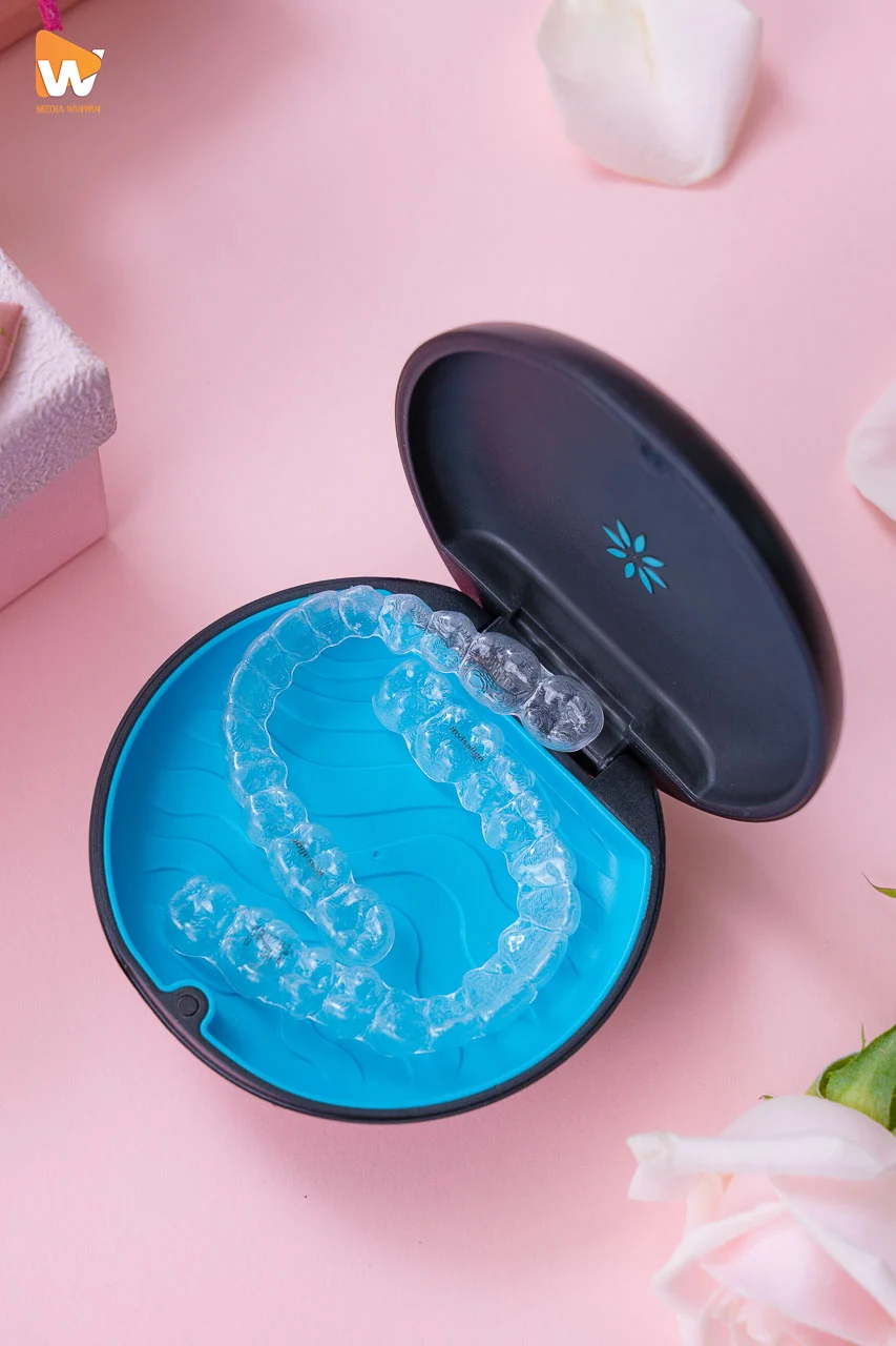 Chụp Ảnh Sản Phẩm Răng Miệng Invisalign — Concept — Media WinWin